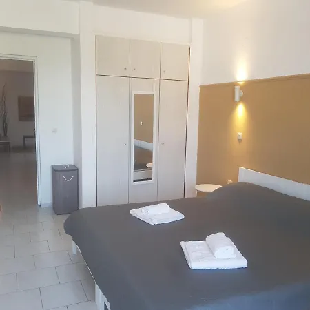 Pirgos Apartments 伊利索斯